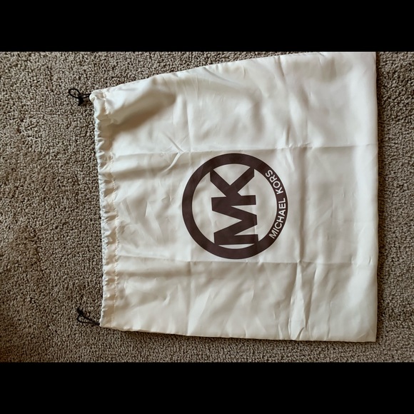 Michael Kors Jet Set Traveler - Picture 7 of 7